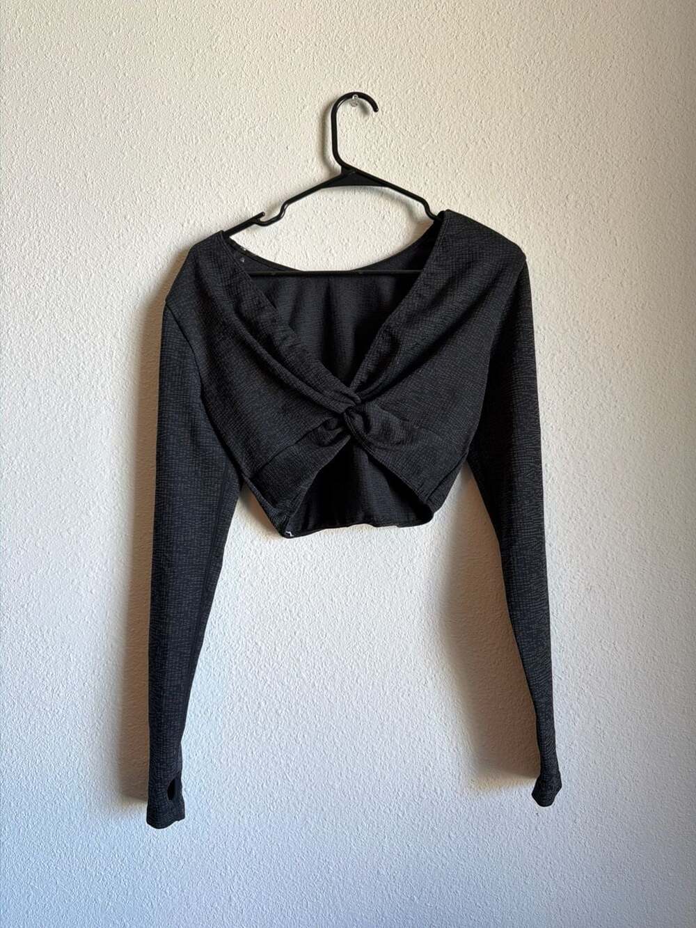 JoyLab Twist Front Long Sleeve Crop Top with Thumbholes, Size Large